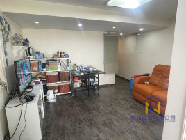 · 天台：建700.0ft²，實700.0ft²，天台有太陽能頂,廚房搬左上天台