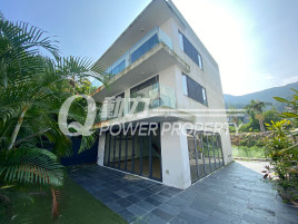 圍牆獨立屋， 外國人業主靚裝修， Nice deco., lovely peaceful Detached House